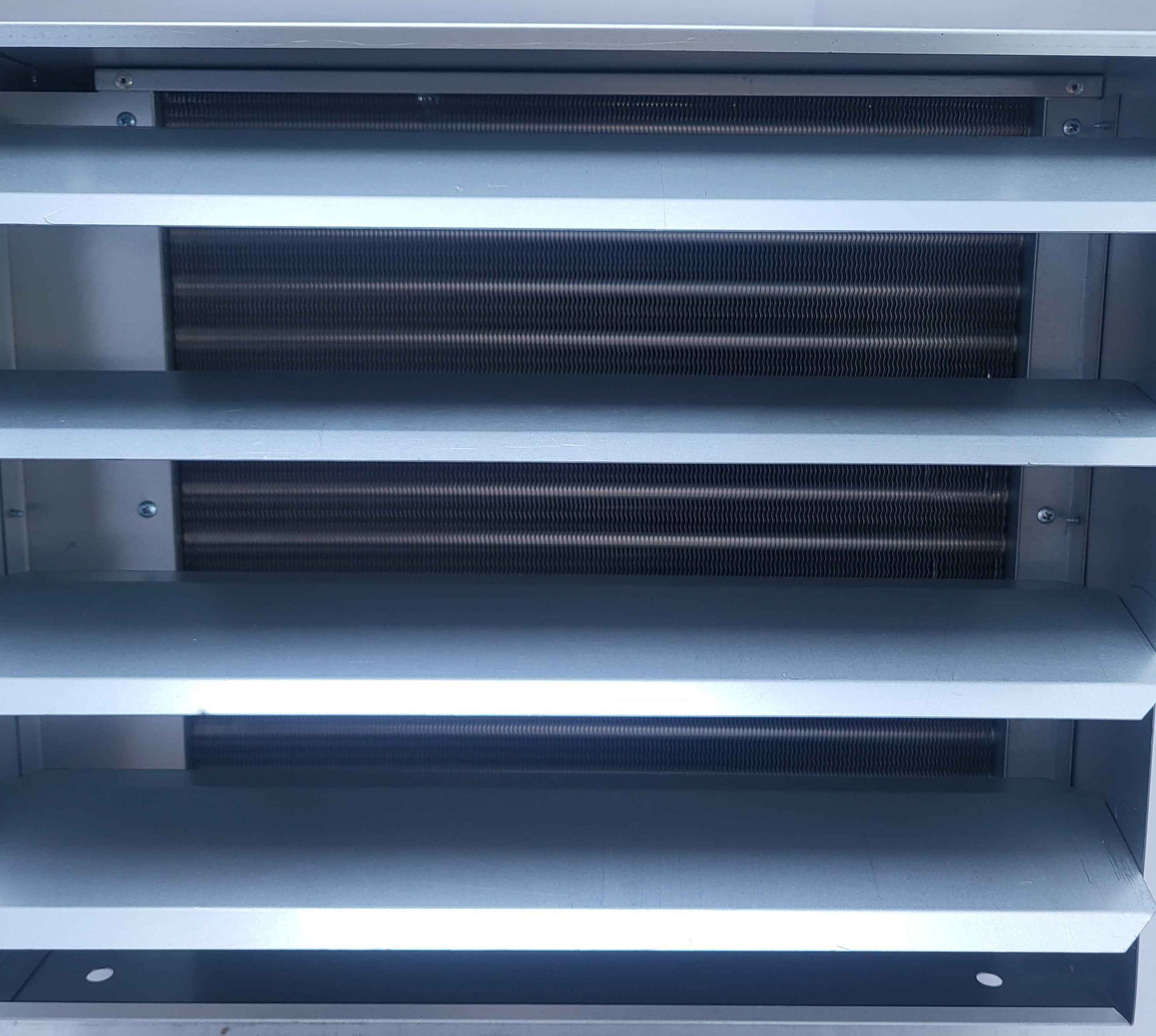 150k Side Port Hydronic hanging heater, Variable speed fan! Comes with Rheostat